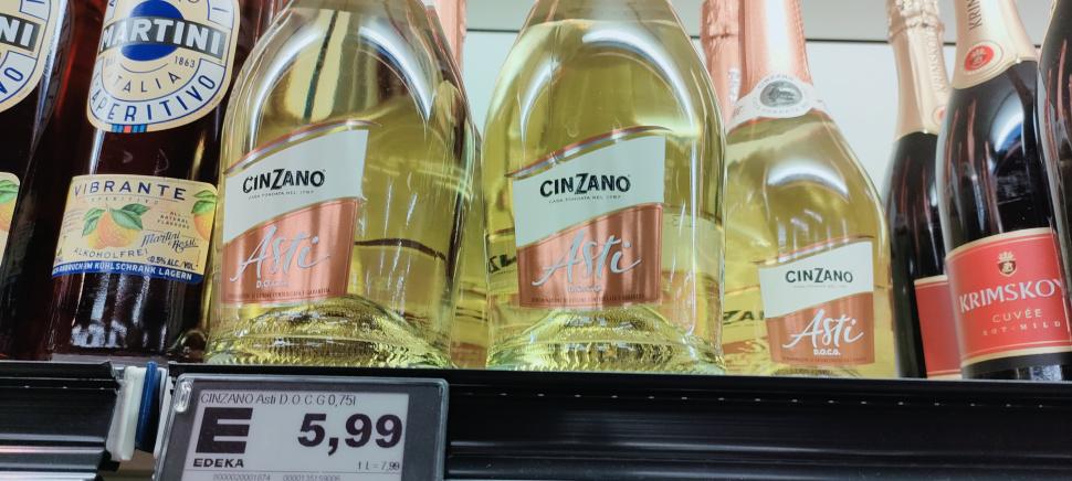 Sparkling Wine And Champagne Cinzano Asti Germany